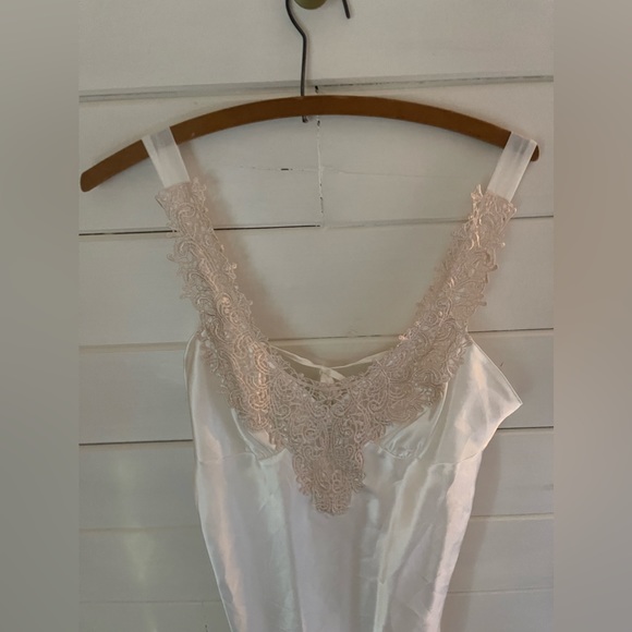 Linea Donatella Filagree Set Embellished Bridal Satin Chemise Nightgown & Robe - Picture 11 of 14
